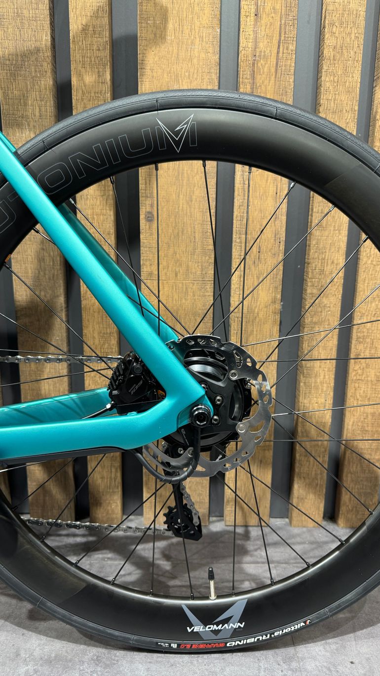 Used Bianchi E-Oltre 105 Di2 12v 2025 Road & Gravel, Green — image 9 of 13