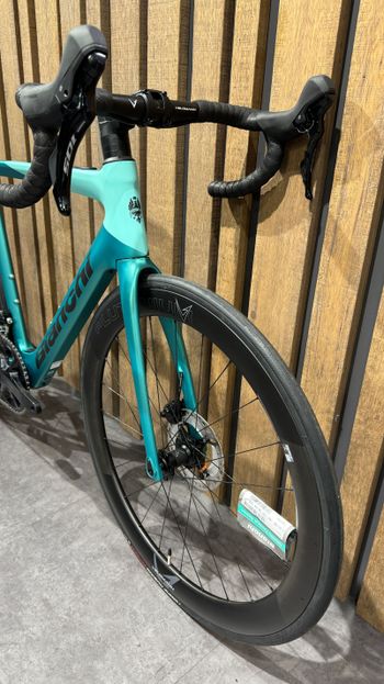 Used Bianchi E-Oltre 105 Di2 12v 2025 Road & Gravel, Green — image 7 of 13