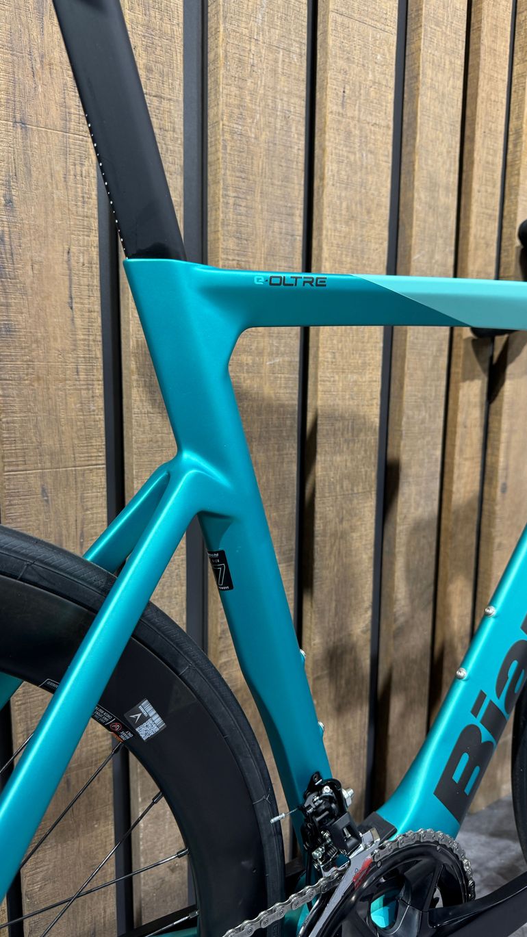 Used Bianchi E-Oltre 105 Di2 12v 2025 Road & Gravel, Green — image 5 of 13