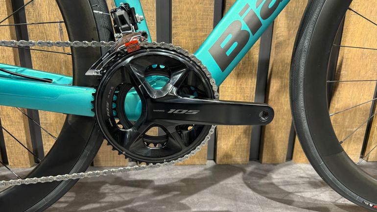 Used Bianchi E-Oltre 105 Di2 12v 2025 Road & Gravel, Green — image 3 of 13