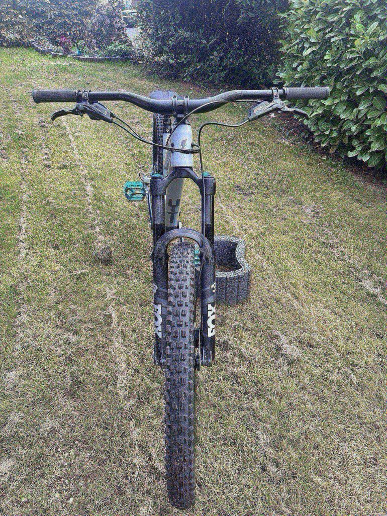 Used YT Industries Capra CORE 2 MX 2023 2023 Mountainbike, Light Gray, 29, 27.5 — image 4 of 5