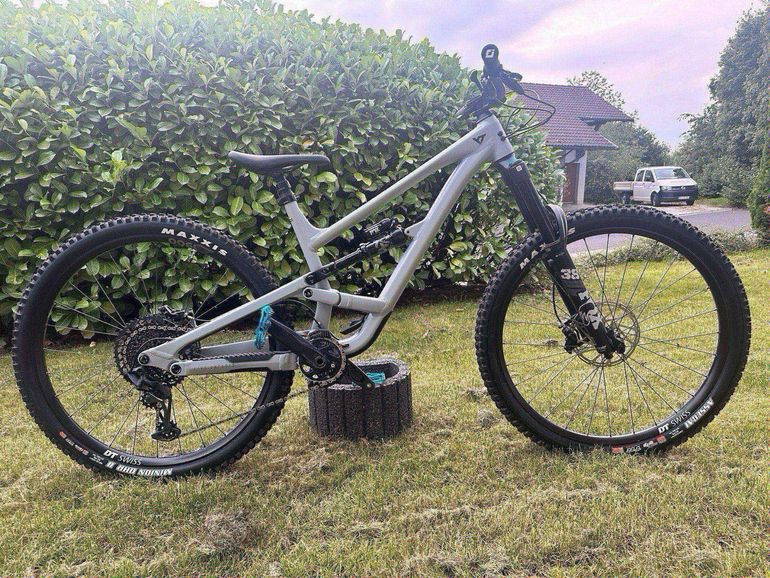 Used YT Industries Capra CORE 2 MX 2023 2023 Mountainbike, Light Gray, 29, 27.5 — image 3 of 5