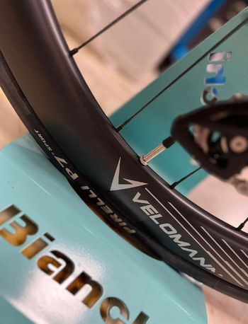 Used Bianchi Oltre Comp 105 Di2 2024 Road & Gravel, Black — image 4 of 10