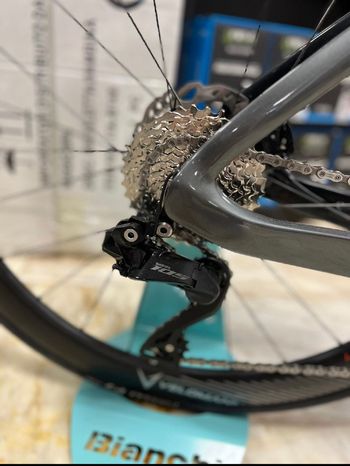 Used Bianchi Oltre Comp 105 Di2 2024 Road & Gravel, Black — image 3 of 10