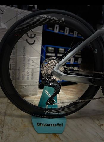 Used Bianchi Oltre Comp 105 Di2 2024 Road & Gravel, Black — image 2 of 10
