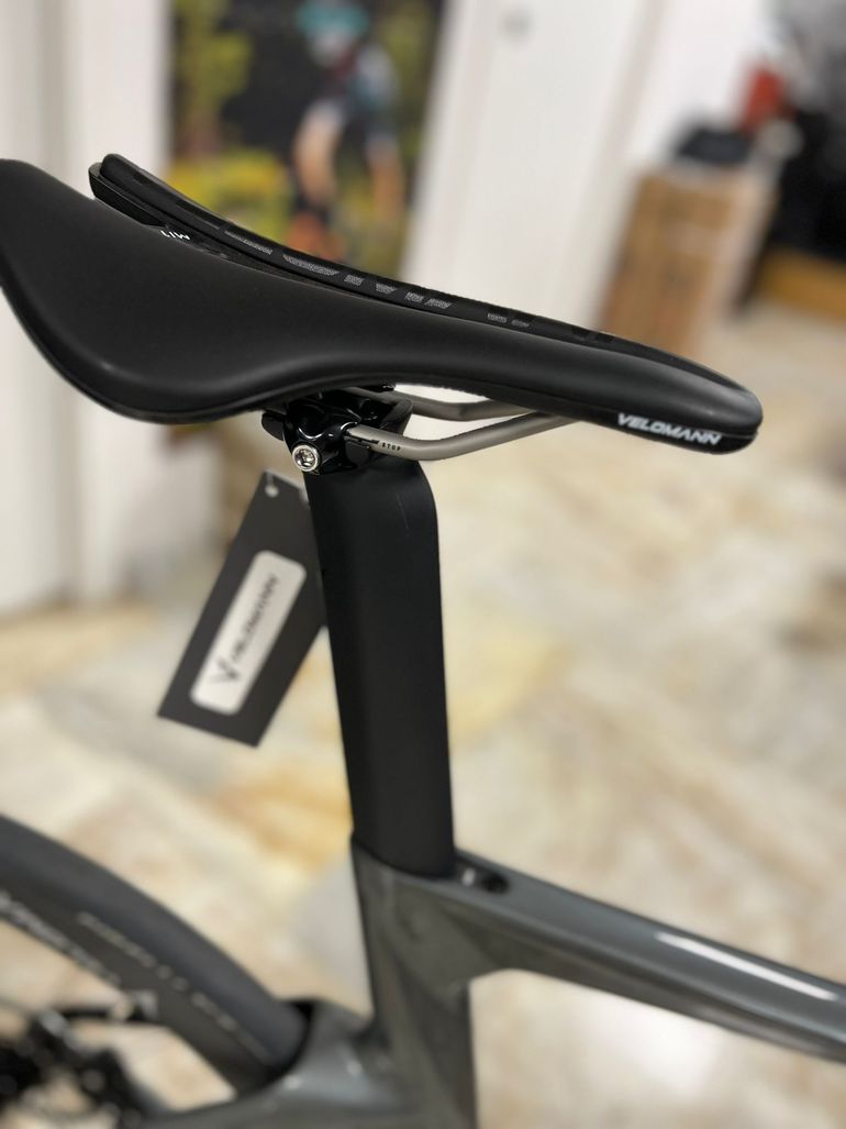 Used Bianchi Oltre Comp Rival eTap AXS 2024 Road & Gravel, Black — image 6 of 7