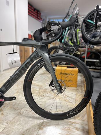Used Bianchi Oltre Comp Rival eTap AXS 2024 Road & Gravel, Black — image 5 of 7