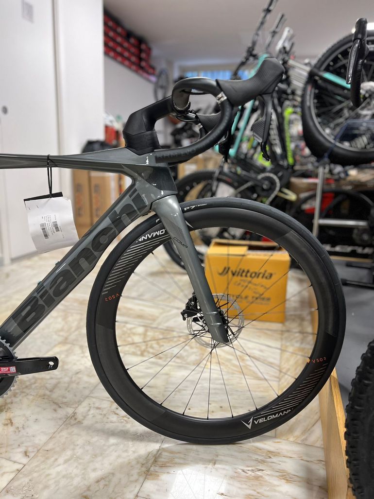 Used Bianchi Oltre Comp Rival eTap AXS 2024 Road & Gravel, Black — image 5 of 7