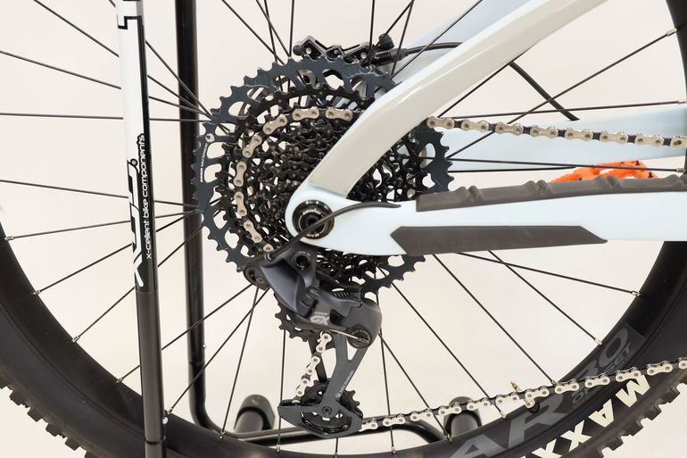 Brugt Devinci Django Carbon GX 12S 2022 2022 Mountainbike — billede 2 af 7
