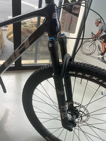Used BH ULTIMATE RC 7.7 2023 2023 Mountainbike, Blue, 29 — image 2 of 7