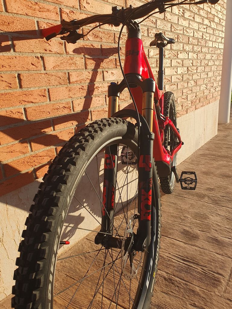 Used BH iLYNX RACE CARBON LT 7.7 2023 2023 Mountainbike, Rojo — image 4 of 6