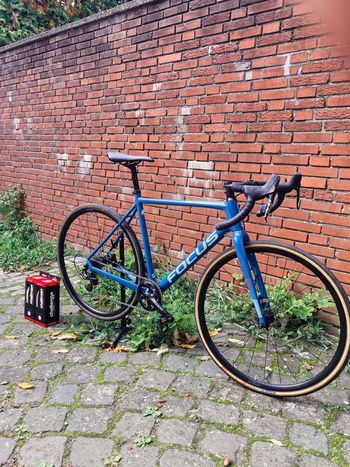 Used Focus FOCUS MARES 9.8 2021 Road & Gravel, Blue — image 1 of 4