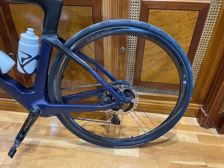 Used Pinarello DOGMA F DURA ACE Di2 Disc 2022 2022 Road & Gravel, Blau — image 5 of 6