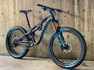 Pivot - Mach 5.5 Carbon Pro X01 w/ Fox Live Valve w/ Carbon Wheels, 2019