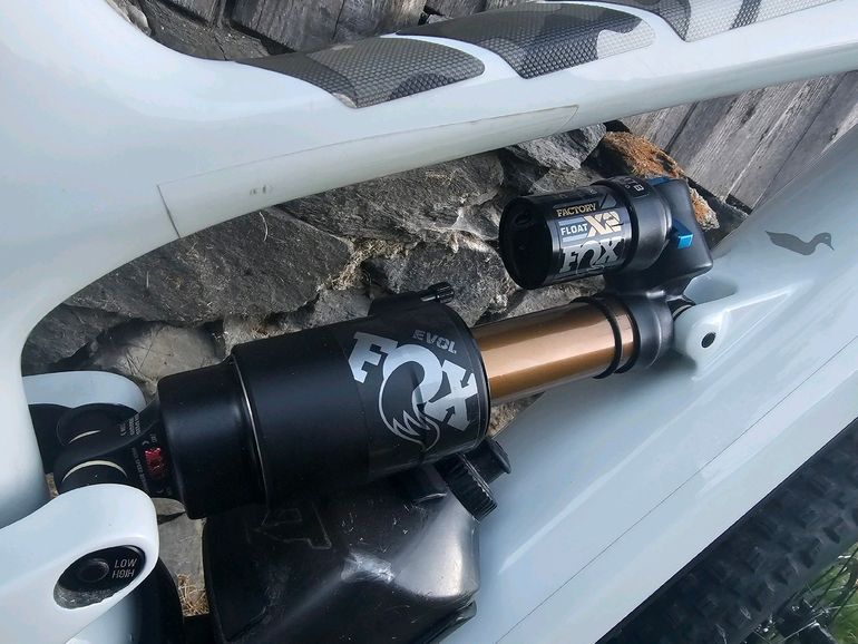 Used YT Industries Decoy CORE 4 MX 2022 2022 Mountainbike, White, 29, 27.5 — image 3 of 7