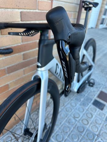 Used Canyon Aeroad CF SLX 7 Di2 2024 2024 Road & Gravel, Light Gray — image 9 of 15