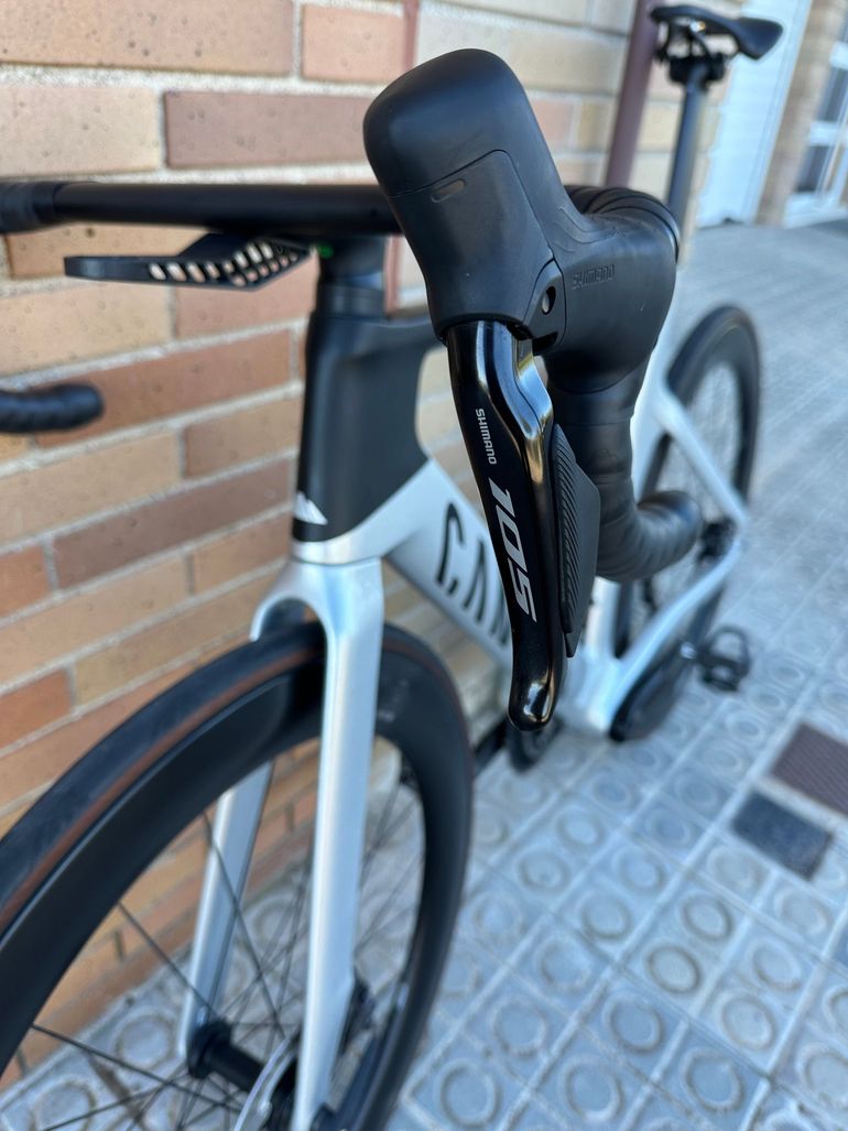 Used Canyon Aeroad CF SLX 7 Di2 2024 2024 Road & Gravel, Light Gray — image 9 of 15