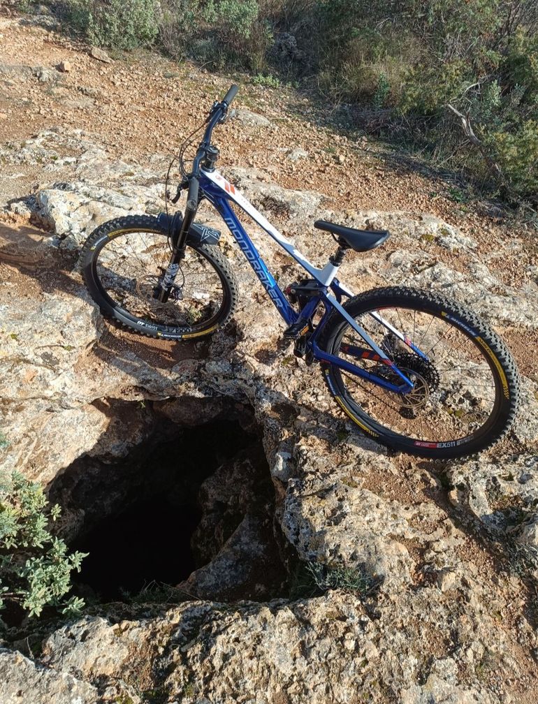 Used Mondraker Foxy Carbon R 2021 2021 Mountainbike, Blue, 29 — image 2 of 17