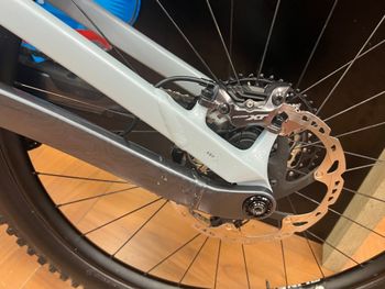 Used Trek Slash 8 Gen 6 2024 2024 Mountainbike, Light Gray, 27.5, 29 — image 25 of 27