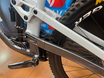Used Trek Slash 8 Gen 6 2024 2024 Mountainbike, Light Gray, 27.5, 29 — image 26 of 27