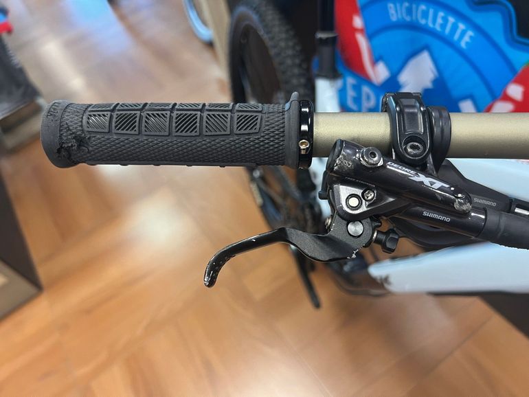 Used Trek Slash 8 Gen 6 2024 2024 Mountainbike, Light Gray, 27.5, 29 — image 18 of 27