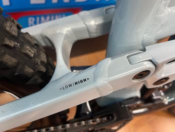 Used Trek Slash 8 Gen 6 2024 2024 Mountainbike, Light Gray, 27.5, 29 — image 12 of 27