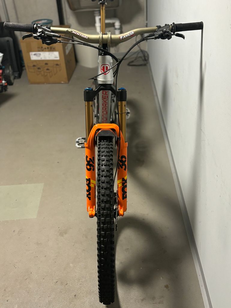 Used Mondraker Superfoxy Shimano Deore XT 2021 Mountainbike, Light Gray — image 2 of 6