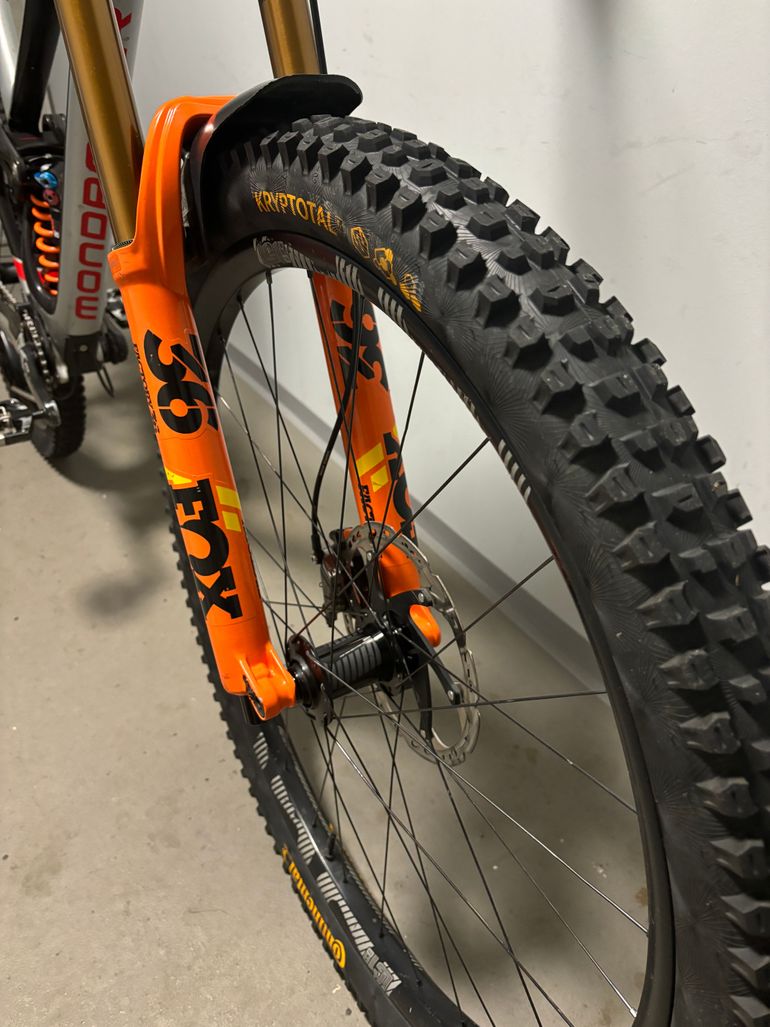 Used Mondraker Superfoxy Shimano Deore XT 2021 Mountainbike, Light Gray — image 6 of 6