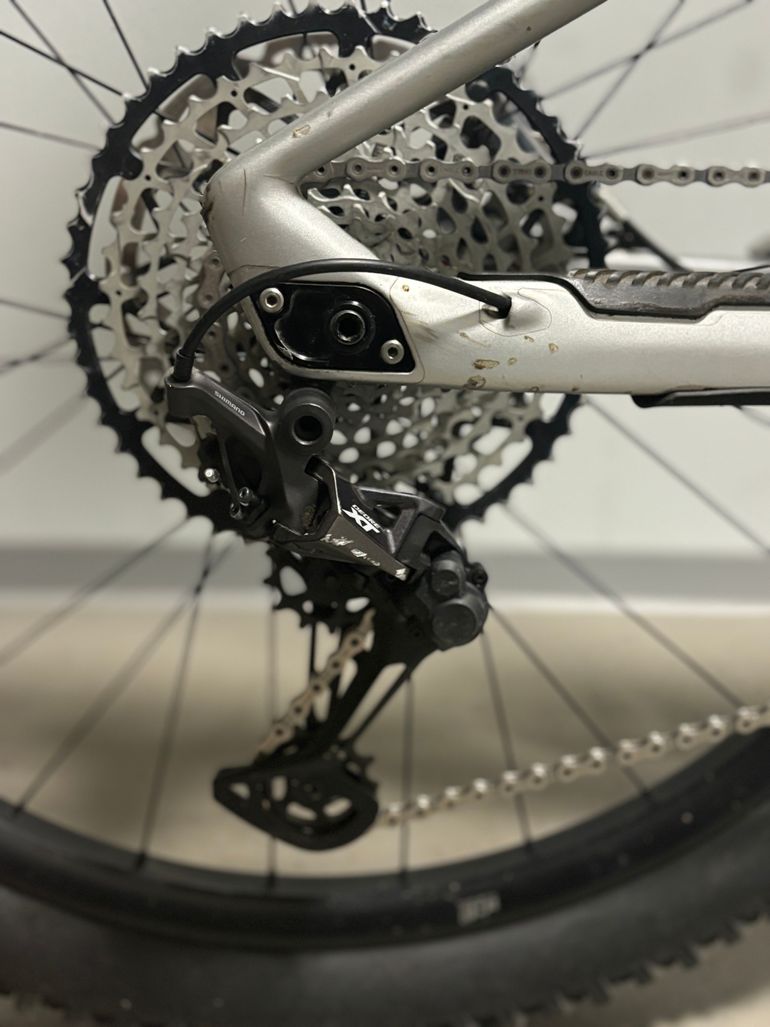 Used Mondraker Superfoxy Shimano Deore XT 2021 Mountainbike, Light Gray — image 3 of 6