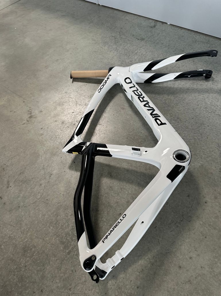 Gebrauchtes Pinarello Dogma F Disc 2024 Road & Gravel, Weiß — Bild 4 von 5