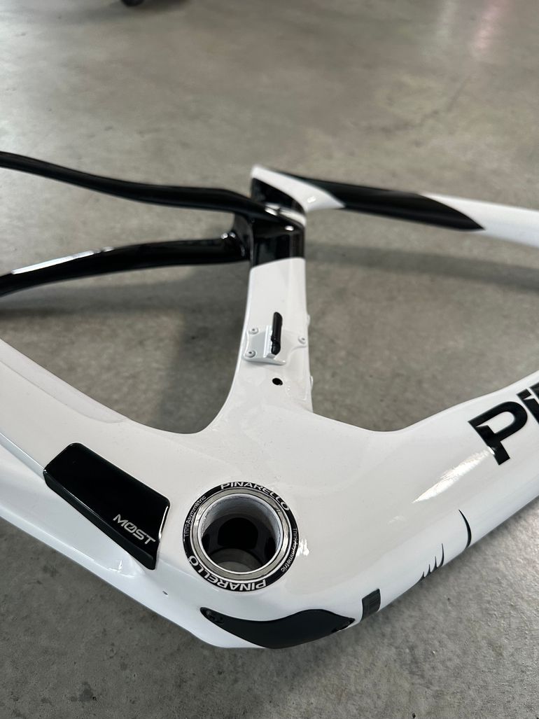 Gebrauchtes Pinarello Dogma F Disc 2024 Road & Gravel, Weiß — Bild 3 von 5
