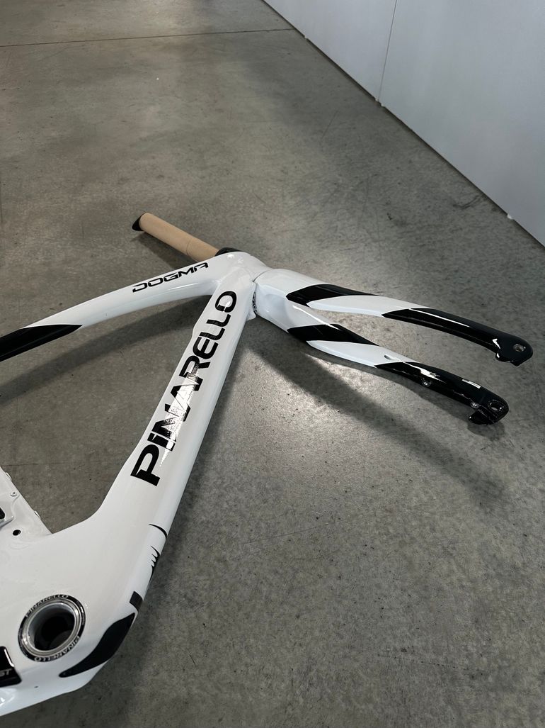 Gebrauchtes Pinarello Dogma F Disc 2024 Road & Gravel, Weiß — Bild 2 von 5