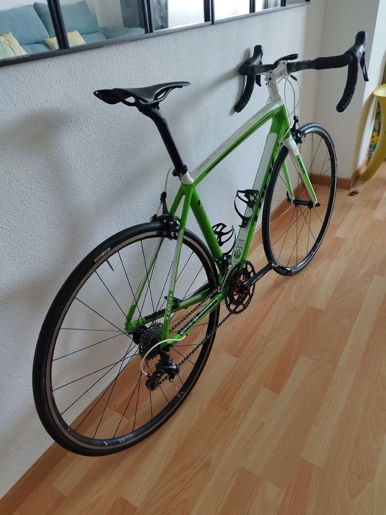 Used Trek Madone 2.3 H2 (Compact) 2013 2013 Road & Gravel — image 3 of 5