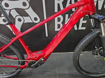 Used Trek Marlin+ 6 2024 2024 Mountainbike, Red, 27.5, 29 — image 3 of 7