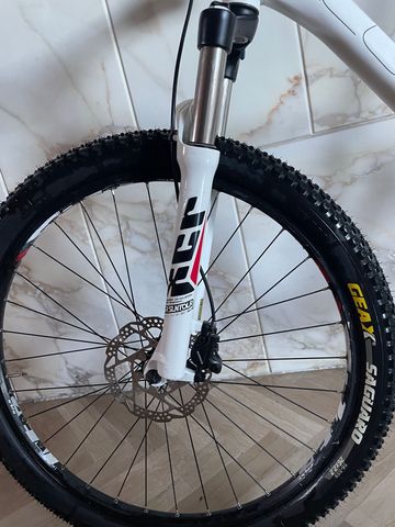 Used CUBE ACCESS WLS 2017 2017 Mountainbike, White, 27.5, 29 — image 6 of 13