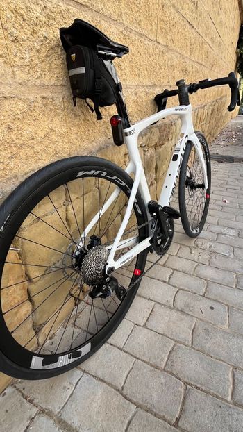 Used Pinarello X3 105 Di2 2023 2023 Road & Gravel, Blanco — image 6 of 7