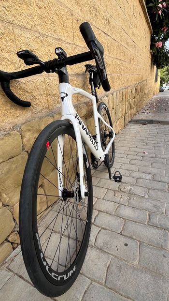 Used Pinarello X3 105 Di2 2023 2023 Road & Gravel, Blanco — image 2 of 7