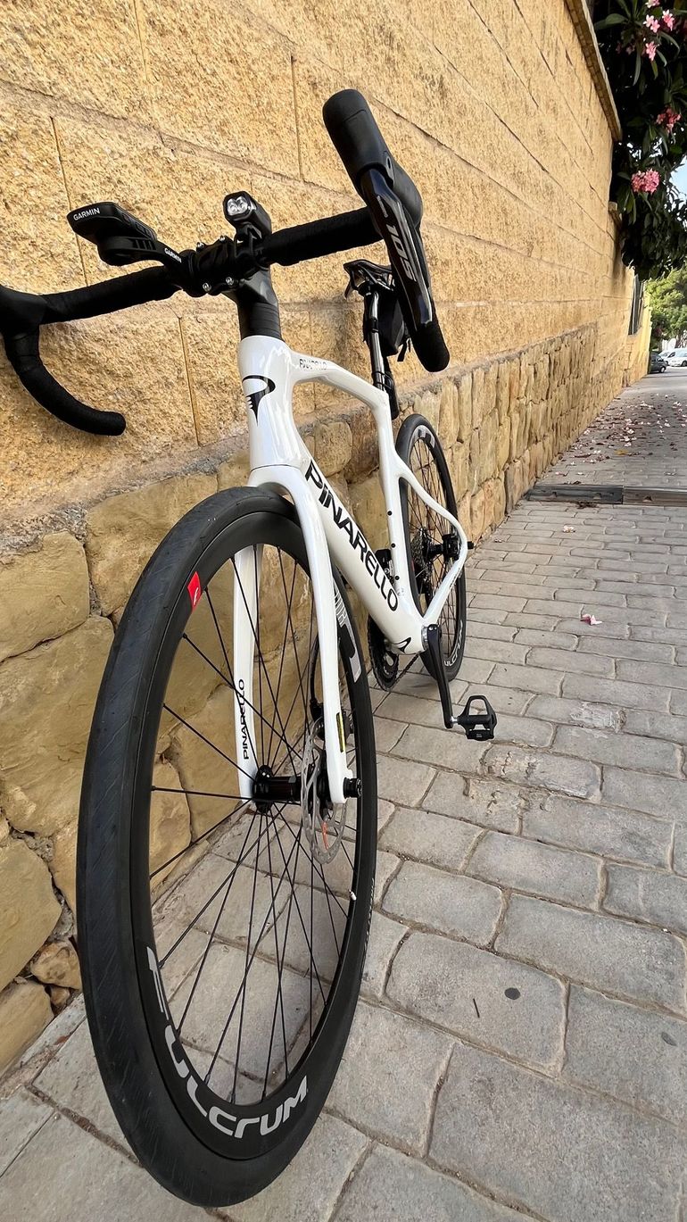 Used Pinarello X3 105 Di2 2023 2023 Road & Gravel, Blanco — image 2 of 7