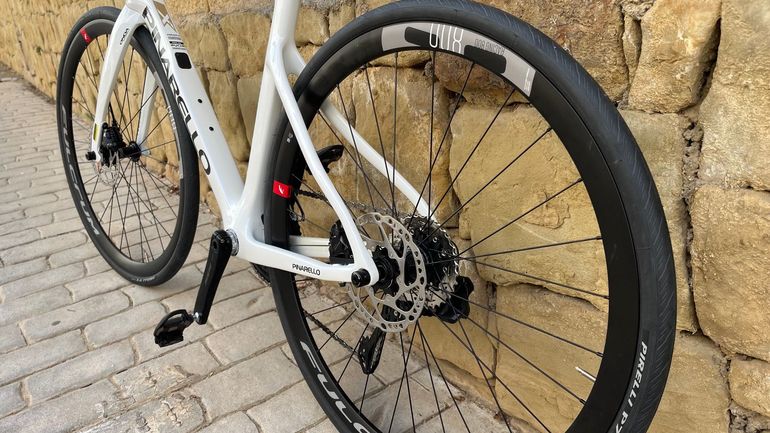 Used Pinarello X3 105 Di2 2023 2023 Road & Gravel, Blanco — image 5 of 7
