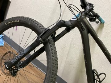 Used Specialized Fuse Comp 29 2022 2022 Mountainbike, Light Gray, 29 — image 8 of 9