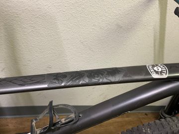 Used Specialized Fuse Comp 29 2022 2022 Mountainbike, Light Gray, 29 — image 7 of 9