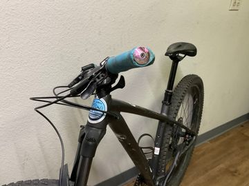 Used Specialized Fuse Comp 29 2022 2022 Mountainbike, Light Gray, 29 — image 9 of 9