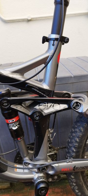 Used Trek Slash 8 2012 2012 Mountainbike, Light Gray, 26 — image 6 of 20
