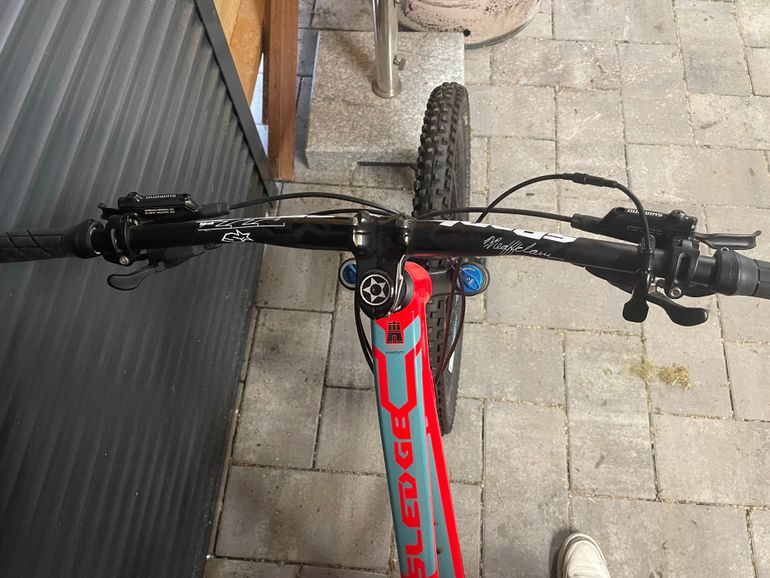 Used Stevens Sledge 2017 Mountainbike, Red — image 3 of 5