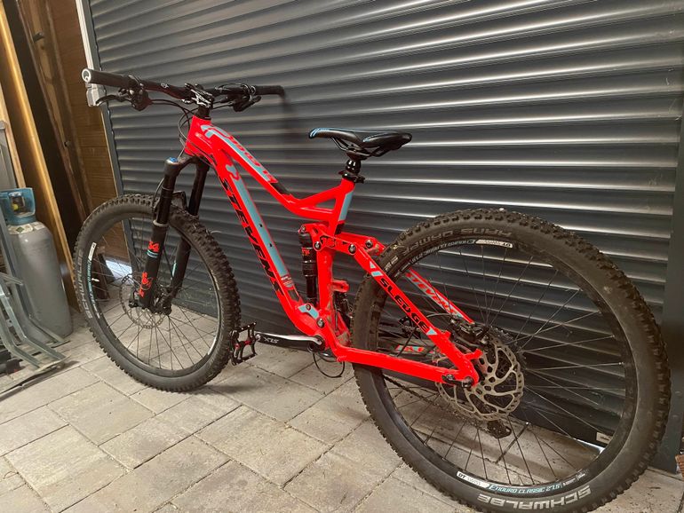Used Stevens Sledge 2017 Mountainbike, Red — image 2 of 5
