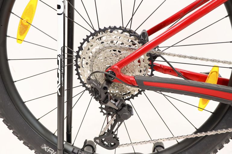 Used Trek Roscoe 9 2022 2022 Mountainbike, Red, 29 — image 2 of 9