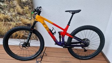 Trek Top Fuel 9.8 XT 2022 2022 Mountainbike usato, Arancione — immagine 1 di 6