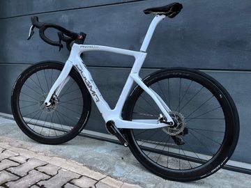 Used Pinarello Dogma F Crystal White 2024 Road & Gravel, White — image 4 of 14