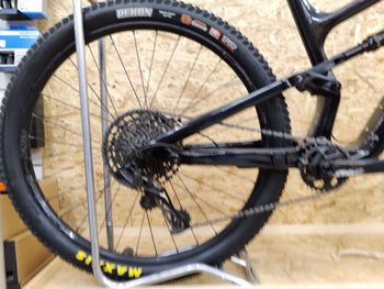 Used Cannondale Habit Carbon 3 2019 Mountainbike — image 2 of 8