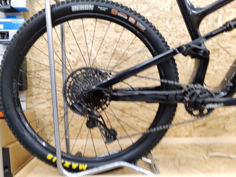 Used Cannondale Habit Carbon 3 2019 Mountainbike — image 2 of 8